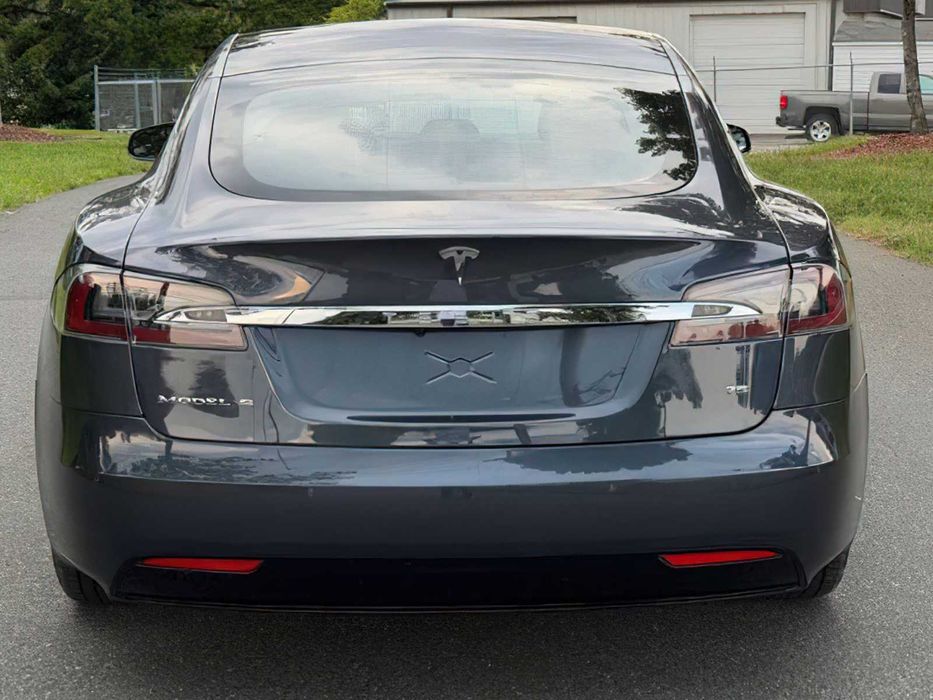 Tesla Model S      2017