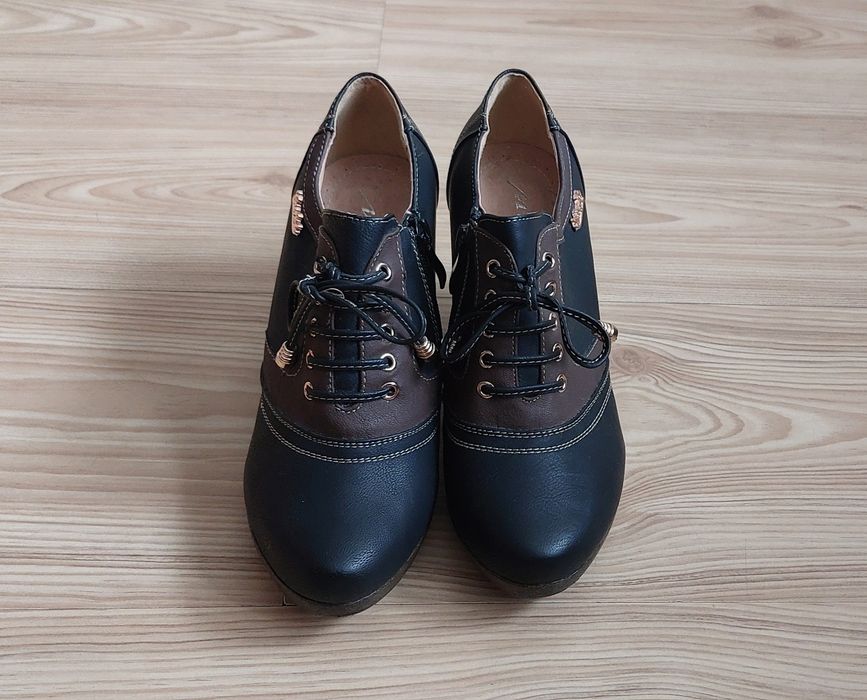 Buty damskie na koturnie rozmiar 38