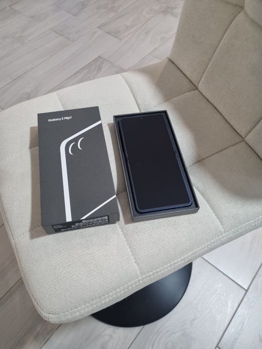 Samsung ZFlip 7 - 256 GB