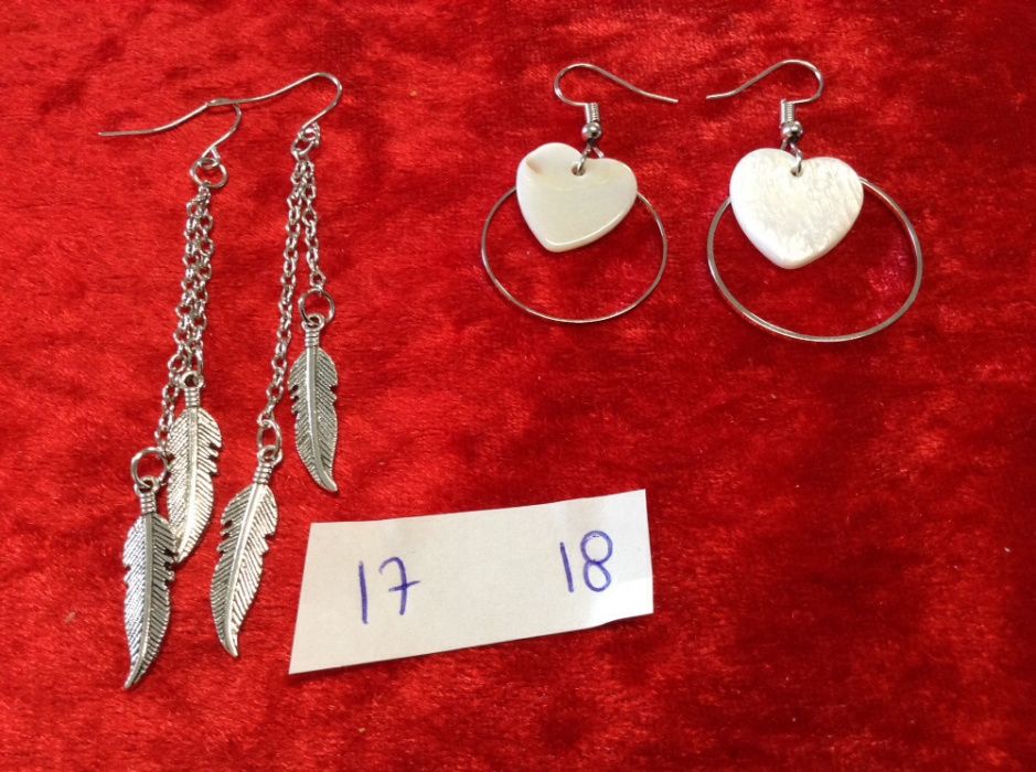 Bijutaria: brincos- artigo novo e embalado