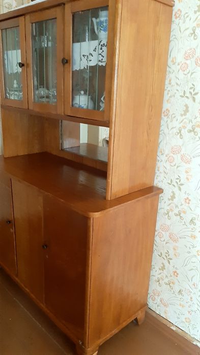 Антикварный  в стиле ар-деко или ар-нуво шкаф/буфет