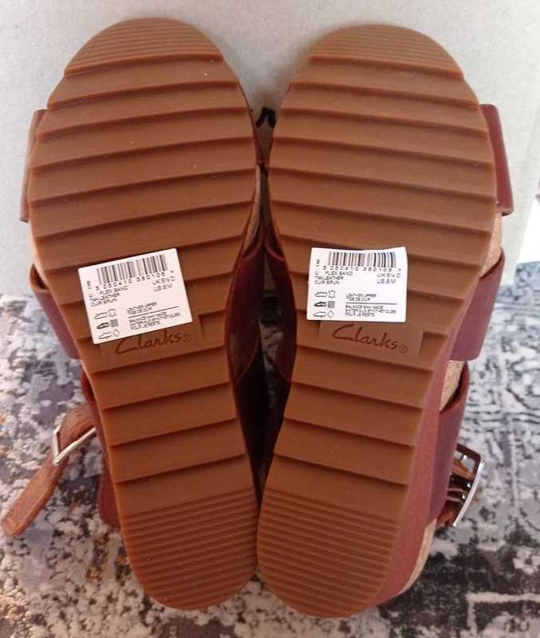 Nowe skórzane sandały na koturrnie Clarks r.38 -38,5