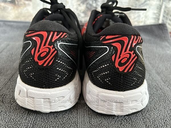 Продам кросівки Asics