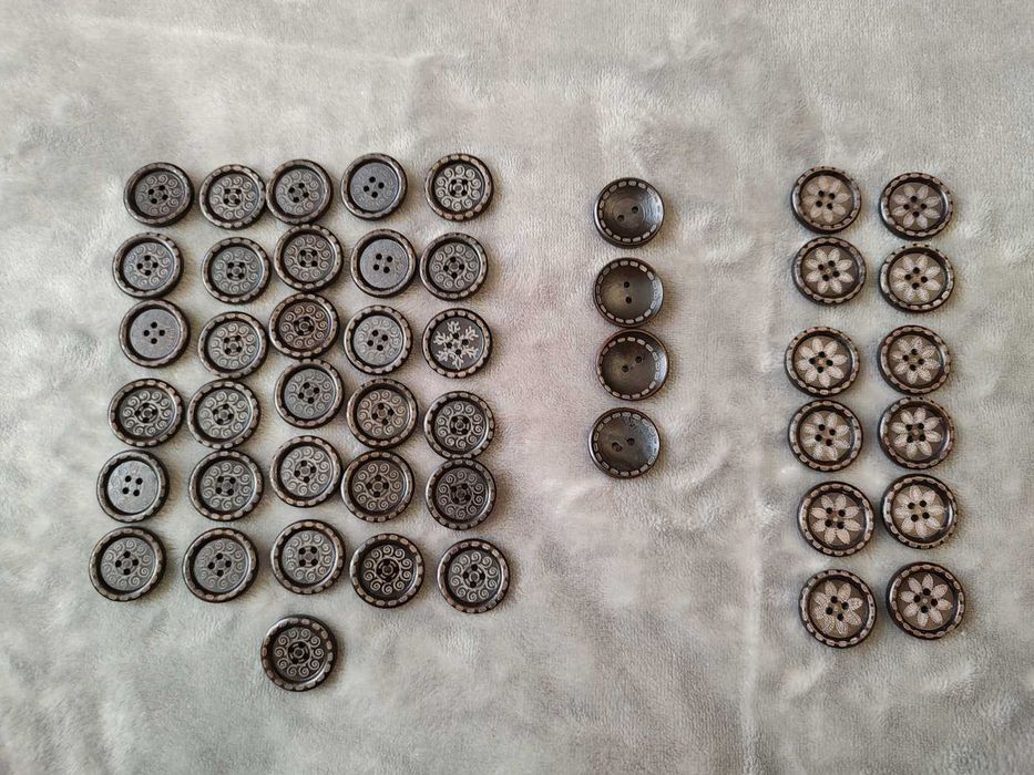 Ґудзики коричневі дерев'яні, діаметр 2,5 см. НОВІ!