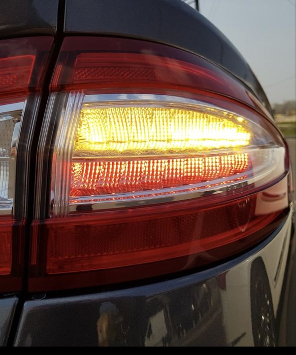 Обмін задніх ліхтарів  з жовтими поворотами Ford Fusion 2012-2016