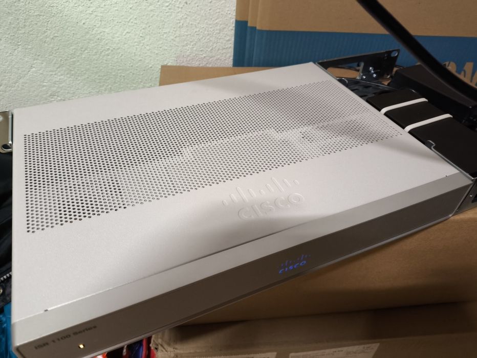Router Cisco C1111-8P Gigabit (Ideal p/ Homelab, CCNA, CCNP)