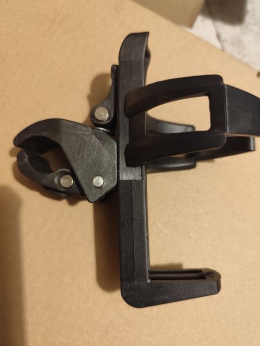 Koszyk na bidon z klamrą do montażu na kierownicy