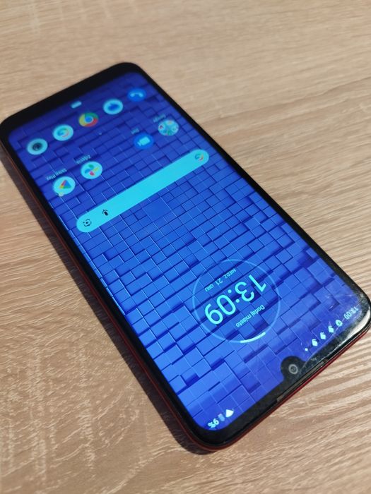 Czerwony Smartfon Motorola Moto e6 plus 4gb/64gb