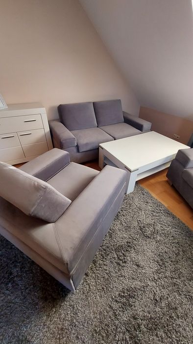 Szary komplet wypoczynkowy z funkcją spania