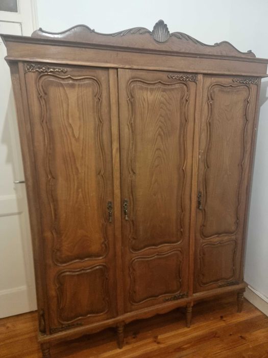 vende cama Roupeiro mesas cadeiras todos moveis de casa para desocupar