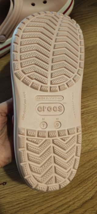 NOWE klapki CROCS pudrowy róż z napisem rozm.39