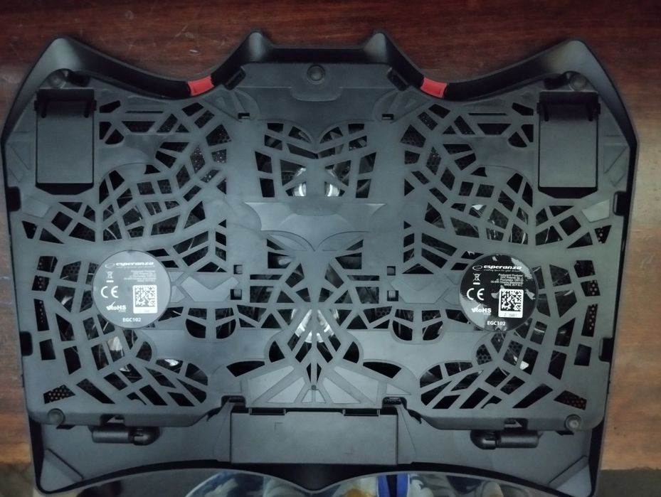 Охлаждающая подставка для ноутбука