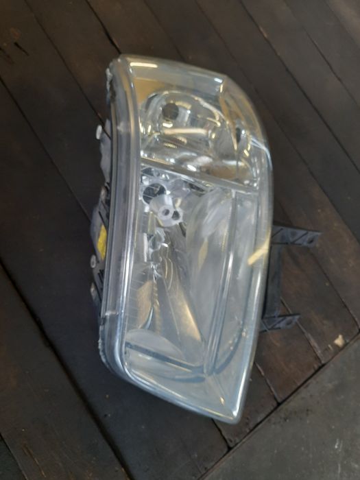 Lampa lewy przód - Volkswagen T5