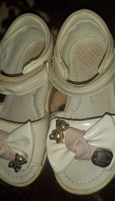 Босоніжки для дівчинки 28 розмір