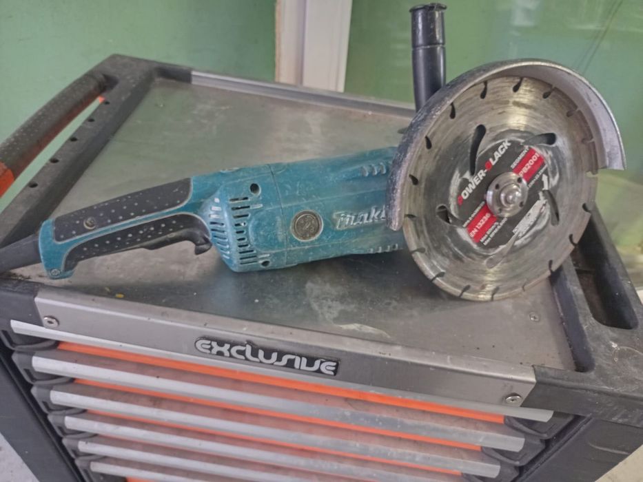 Szlifierka kątowa Gumówka Makita 230 mm