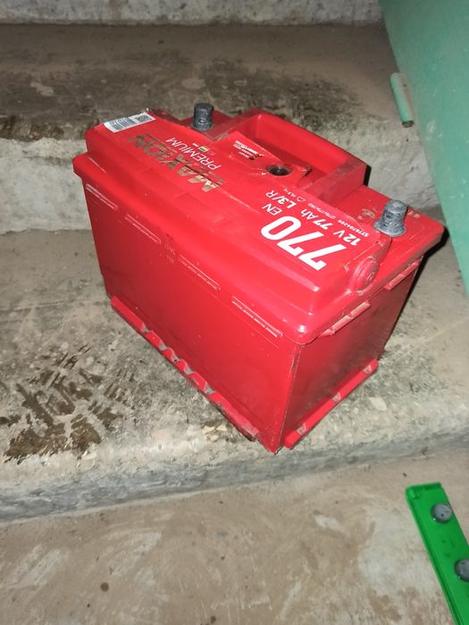 Аккумулятор автомобильный отличное состояние