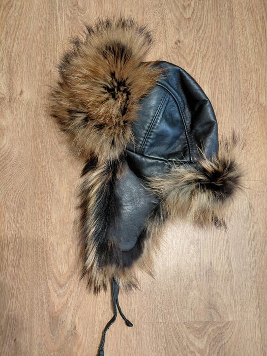 Шапка мужская. 54 размер. Енот. Кожа.