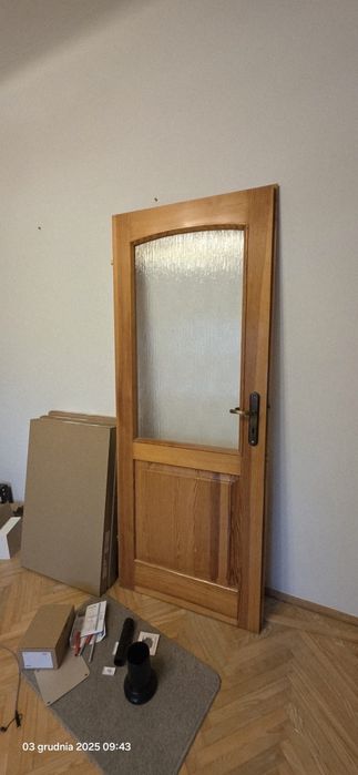 Drzwi drewnine, futryny, ościeżnice