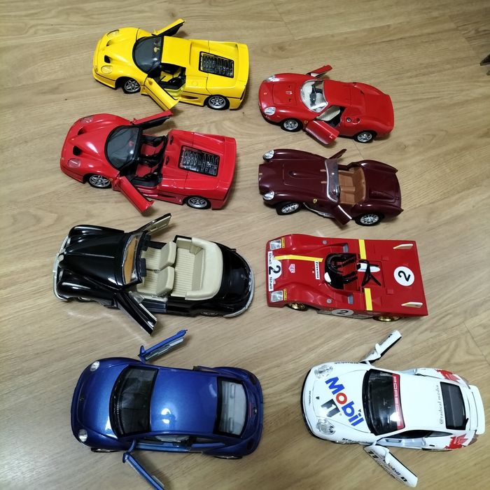 Carrinhos de colecção escala 1/18 cerca de 25 cm comprimento  20€ cada