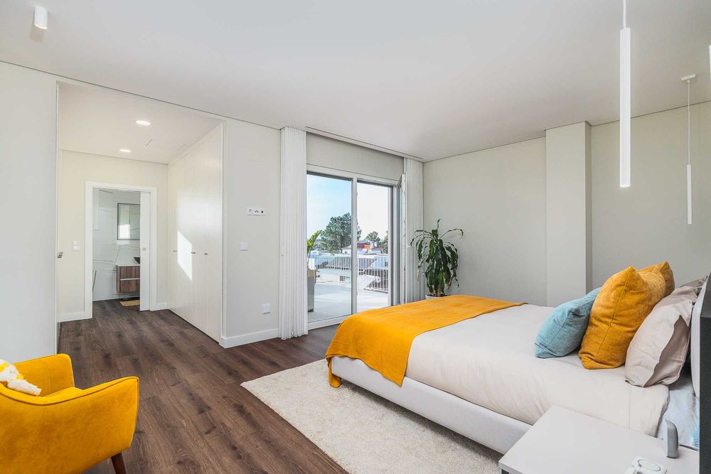 Elegância e Conforto em Azeitão — Moradia T4 Vista Desafogada