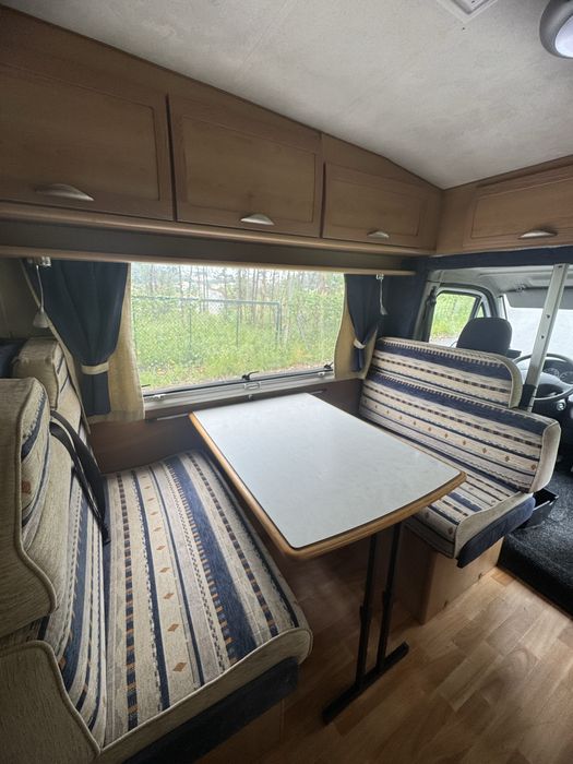 Autocaravana de 6 Lugares, Muito compacta, 100% Autónoma, com muitos Extras, Pronta a Viajar