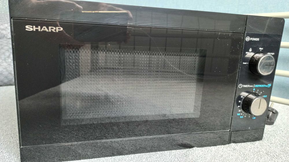 Kuchenka mikrofalowa SHARP YC-MS01E-B
