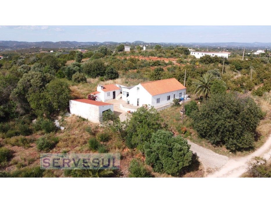 Casa térrea com 3 quartos, inserida em terreno de 7810m2, magnifica...