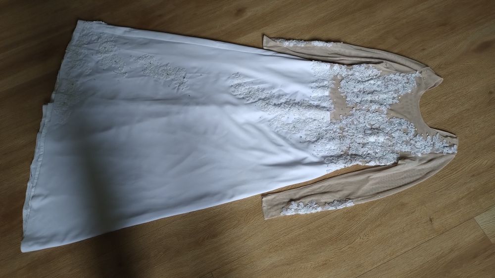 Suknia ślubna z cyrkoniami