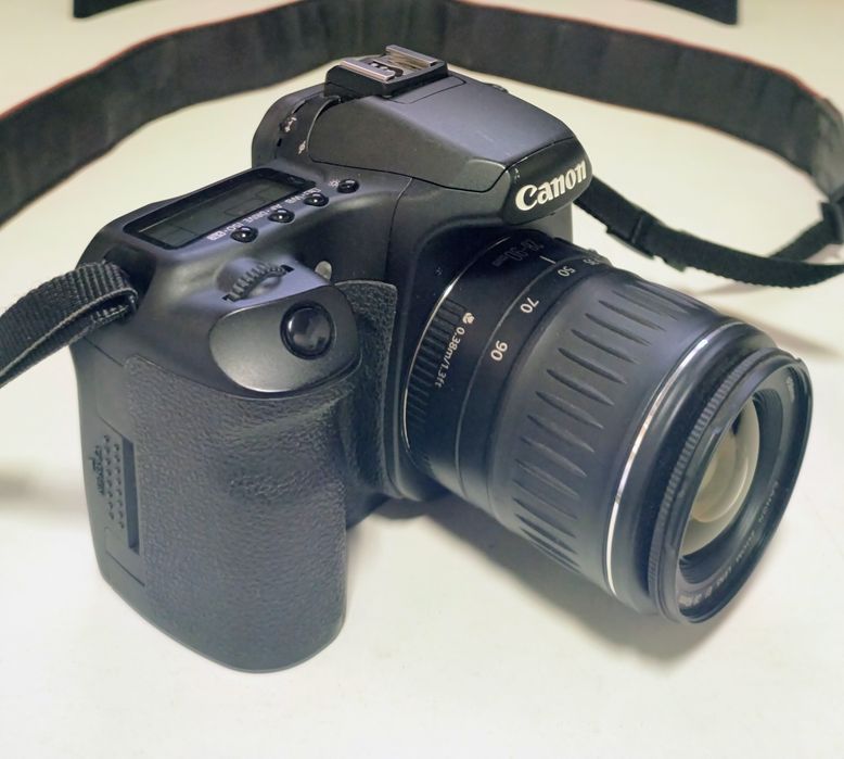 Câmera Canon 40D*Como Nova*+ lente 28-90m +cartão SD 1gb