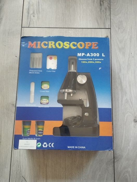 Mikroskop zabawkowy