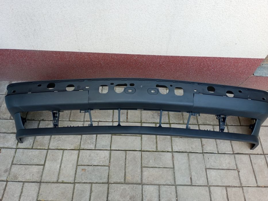 Передний бампер БМВ Е34.