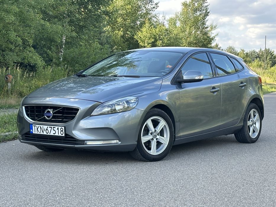 Volvo V40 D2 2.0 120KM**Skóry**Udokumentowany przebieg**