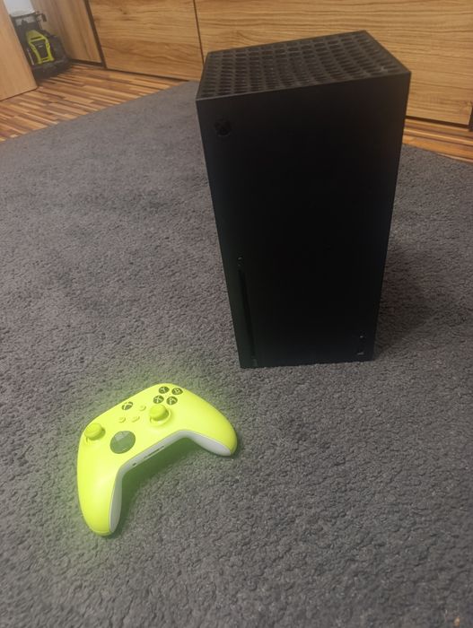 Xbox Series X konsola pad i okablowane