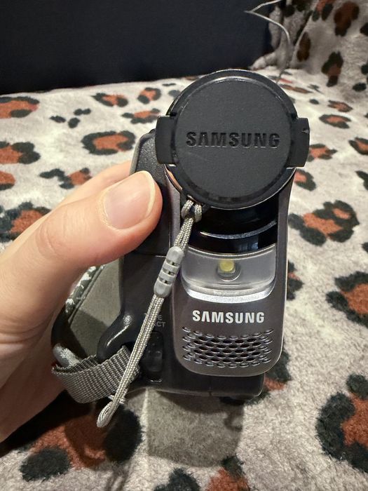 Видеокамера Samsung VP-D375W