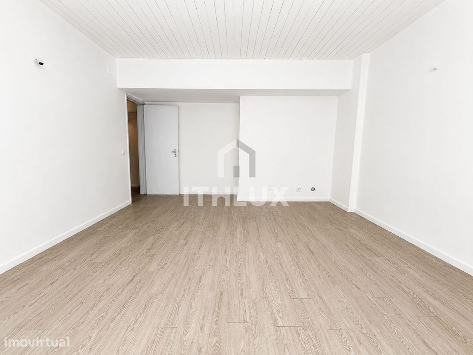 T2 na Av. de Biarritz, Monte Estoril – junto à praia