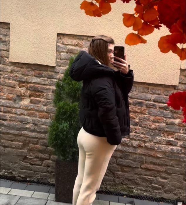 Куртка з капюшоном ,на блискавці