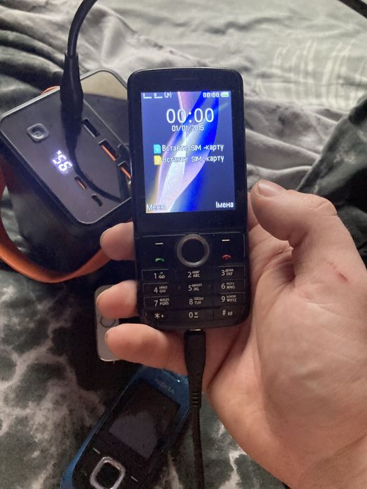 Телефон Bravis, дві сім-карти, великий екран.