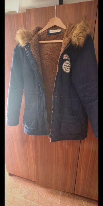 Casaco cor azul com pêlo