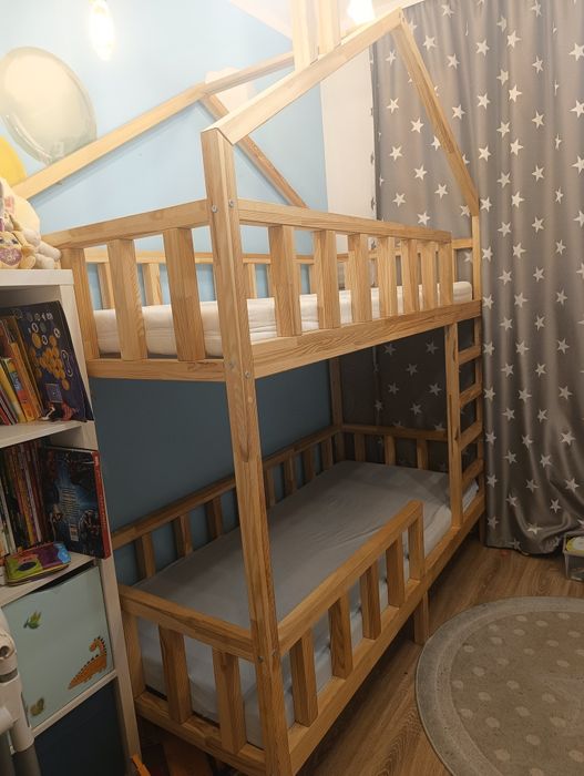 Łóżko piętrowe, domek, solidne + 2 materace  80x180