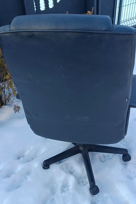 Fotel biurowy obrotowy  ecoskóra na kółkach