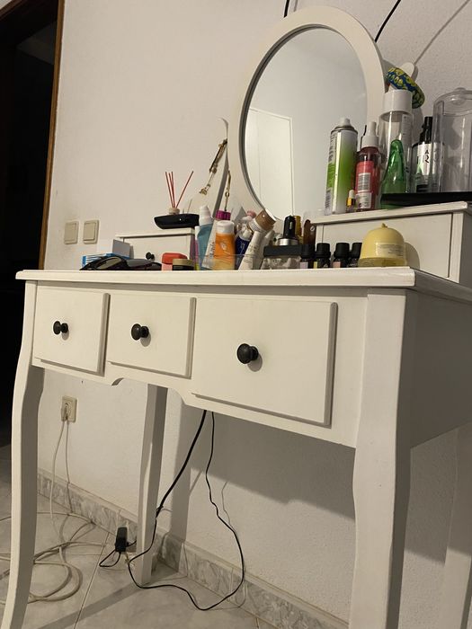 Toucador branco com banco