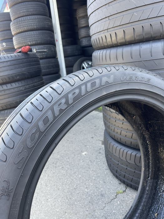 Продам пару шин Pirelli 255/40/20