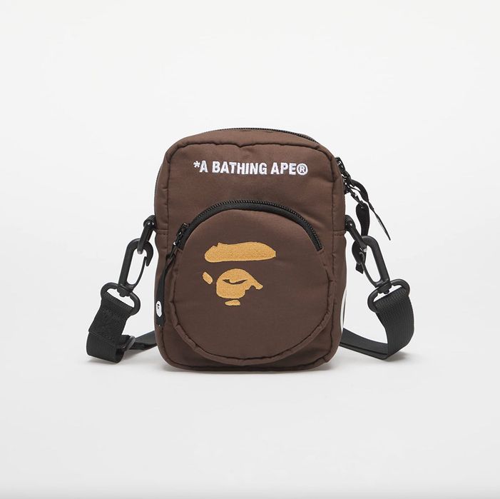 Сумка через плече Bape у коричневому кольорі. A BATHING APE Ape Head Mini Bag.