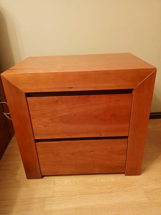 Quarto cerejeira seminovo com estrado e roupeiro