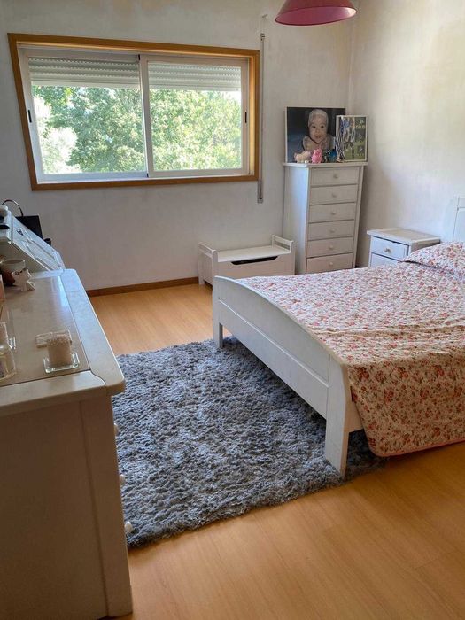 Apartamento T2 com suite casa de banho privada e quarto de vestir