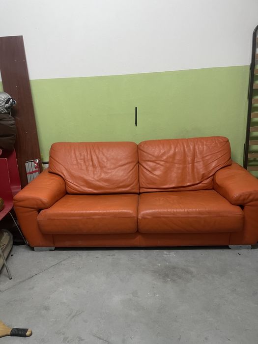 Sofa dois lugares pele