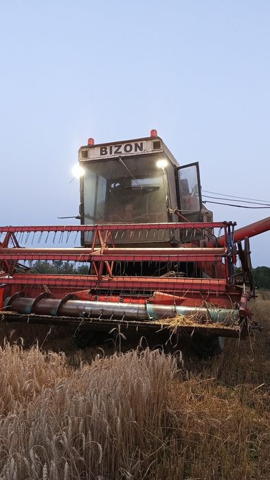 Kombajn zbożowy Bizon Z056