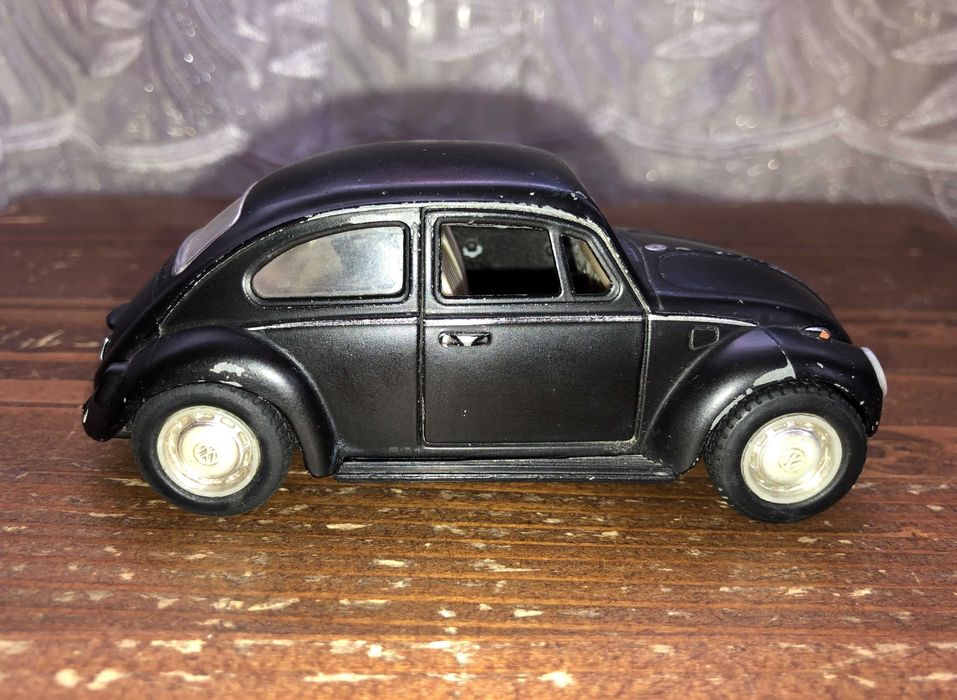 Колекційна модель автомобіля Volkswagen Beetle (Kinsmart/1:32)