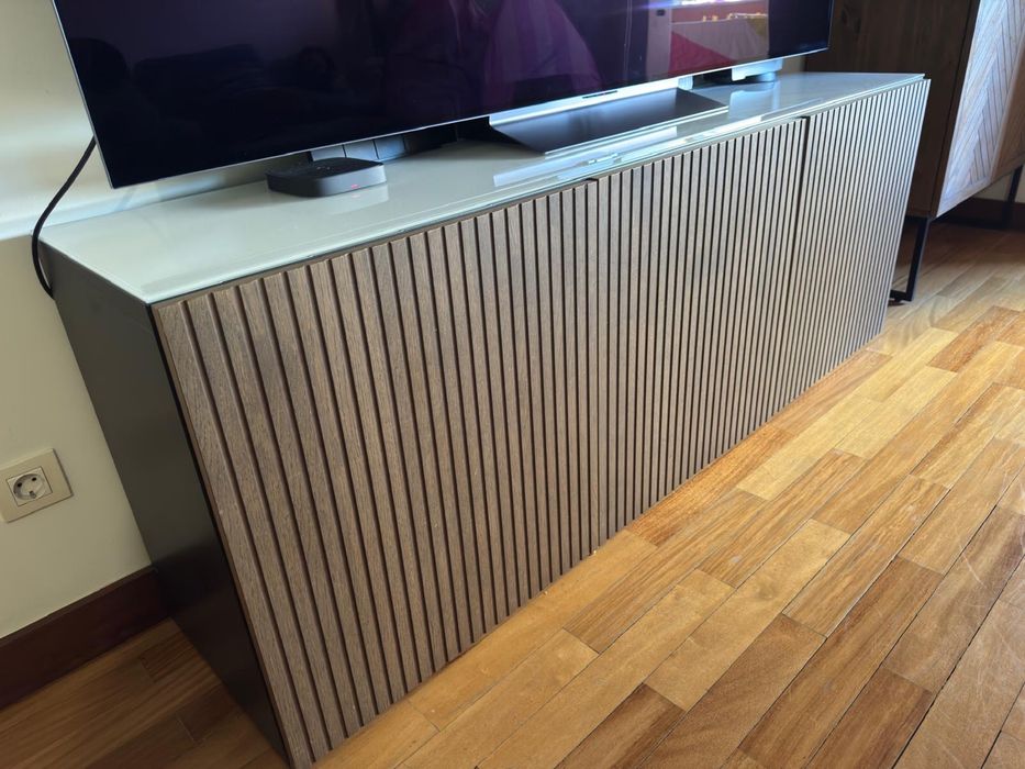 Movel TV  com portas - IKEA