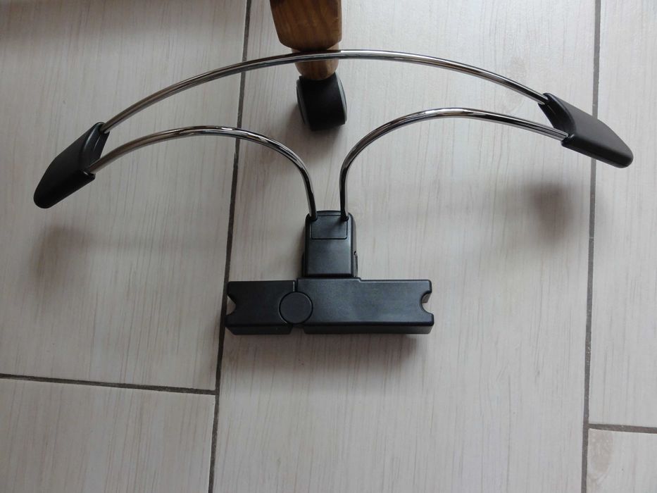 SMART-HOLDER-HANGEL ( wieszak samochodowy do garnituru)